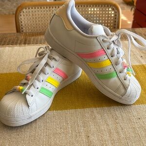 Adorable Adidas Superstar Shell Toe Sneakers 3.5 EUC